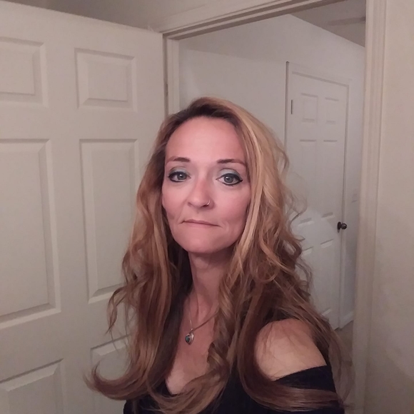 Meet your Posher, Michelle - Picture 1 of 1